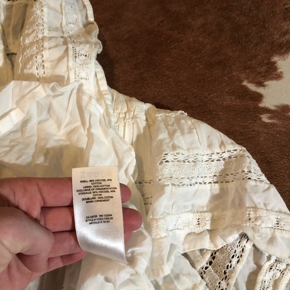 Aritzia Sunday Best skirt 
size 0 
Stretchy waist band fits lower waisted! - Picture 6 of 6